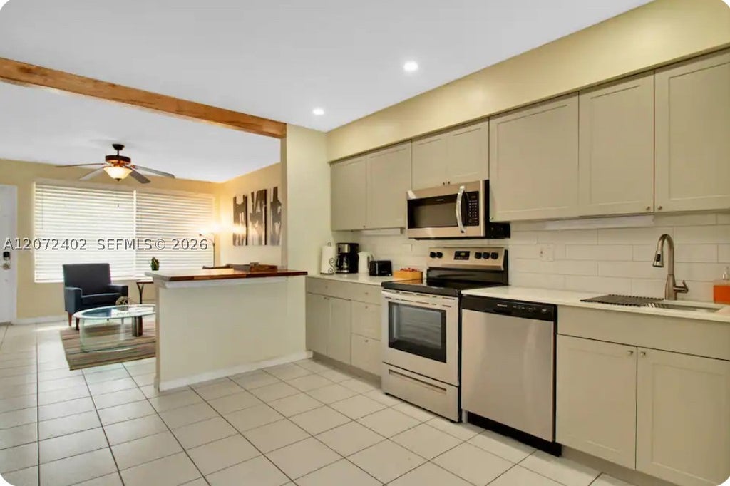 Photo of 1031 SW 3rd St #1031, Hallandale Beach, FL 33009 (MLS # A12072402)