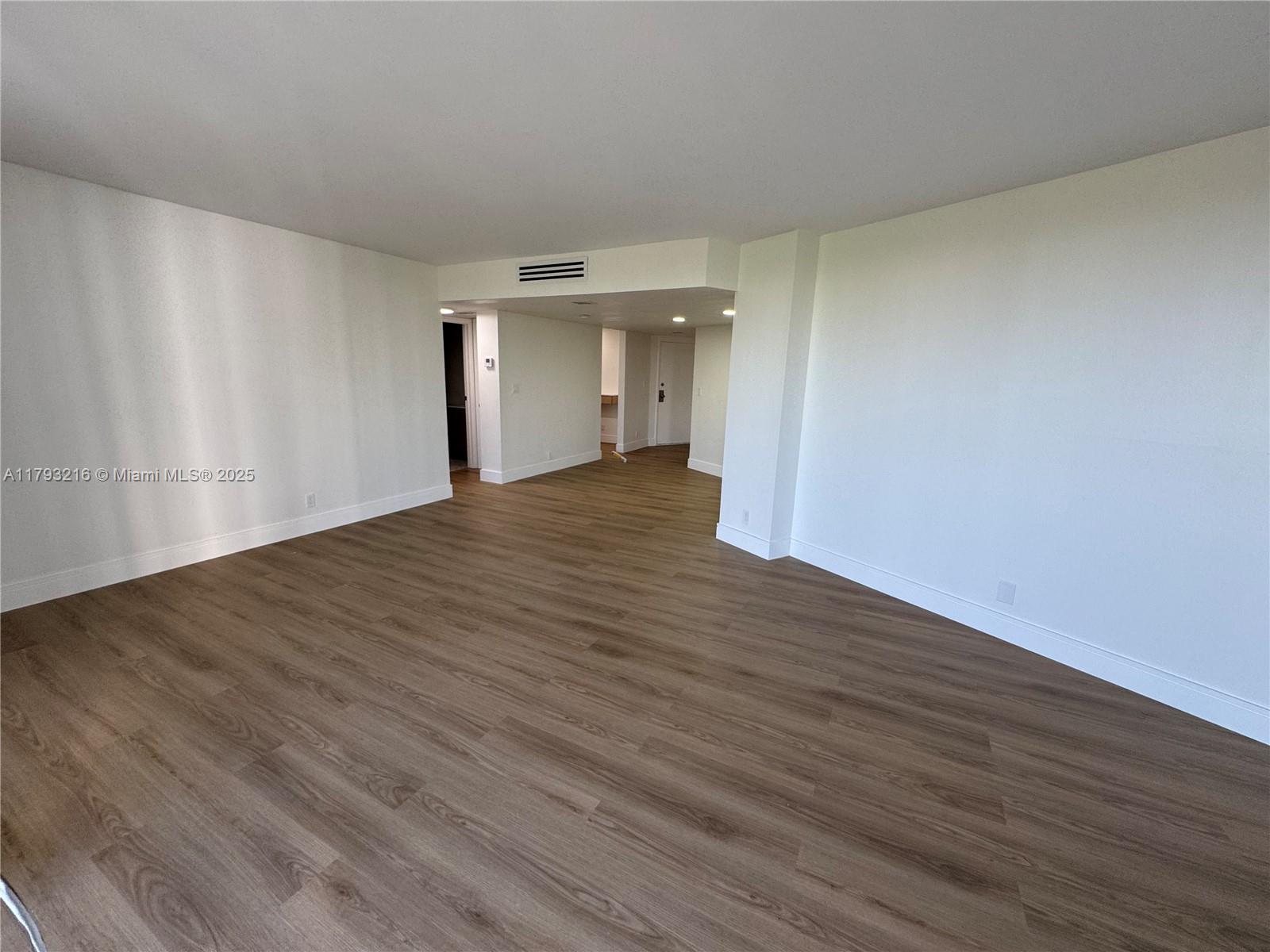 Rental Property at 3475 N Country Club Dr 511, Aventura, Miami-Dade County, Florida - Bedrooms: 2 
Bathrooms: 2  - $2,800 MO.