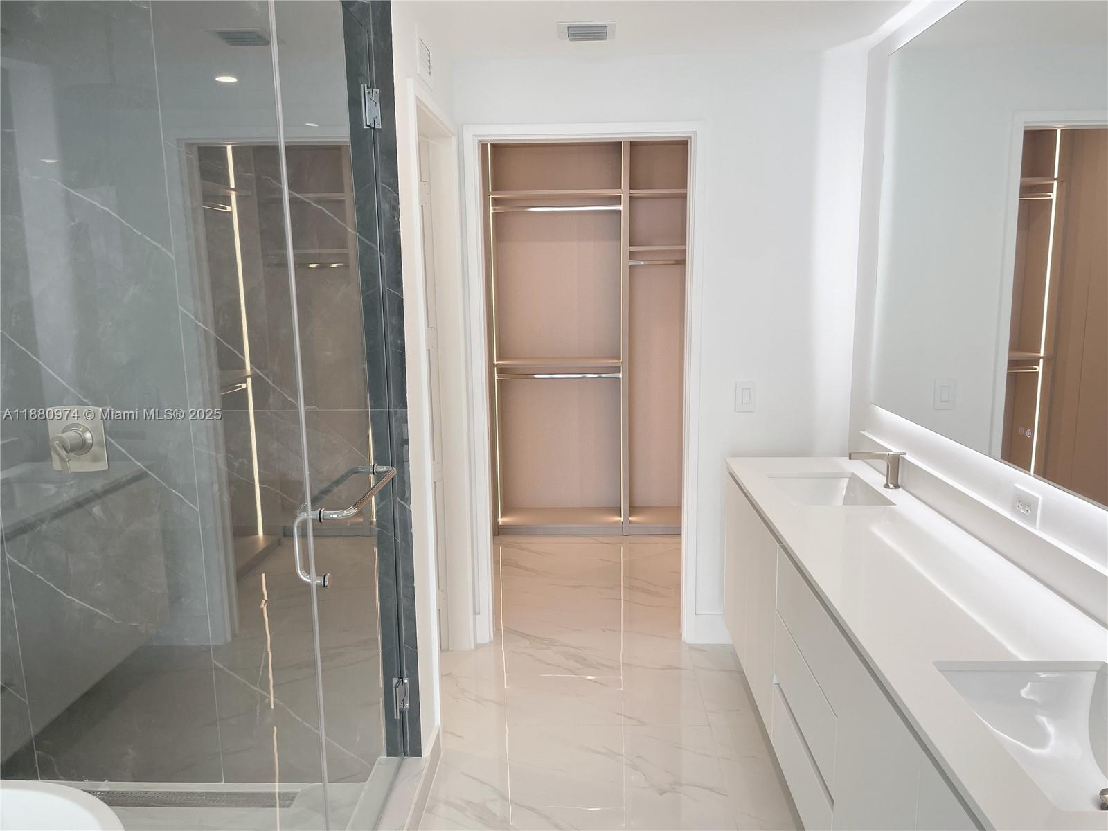 Aria Reserve South Tower - Residential Lease