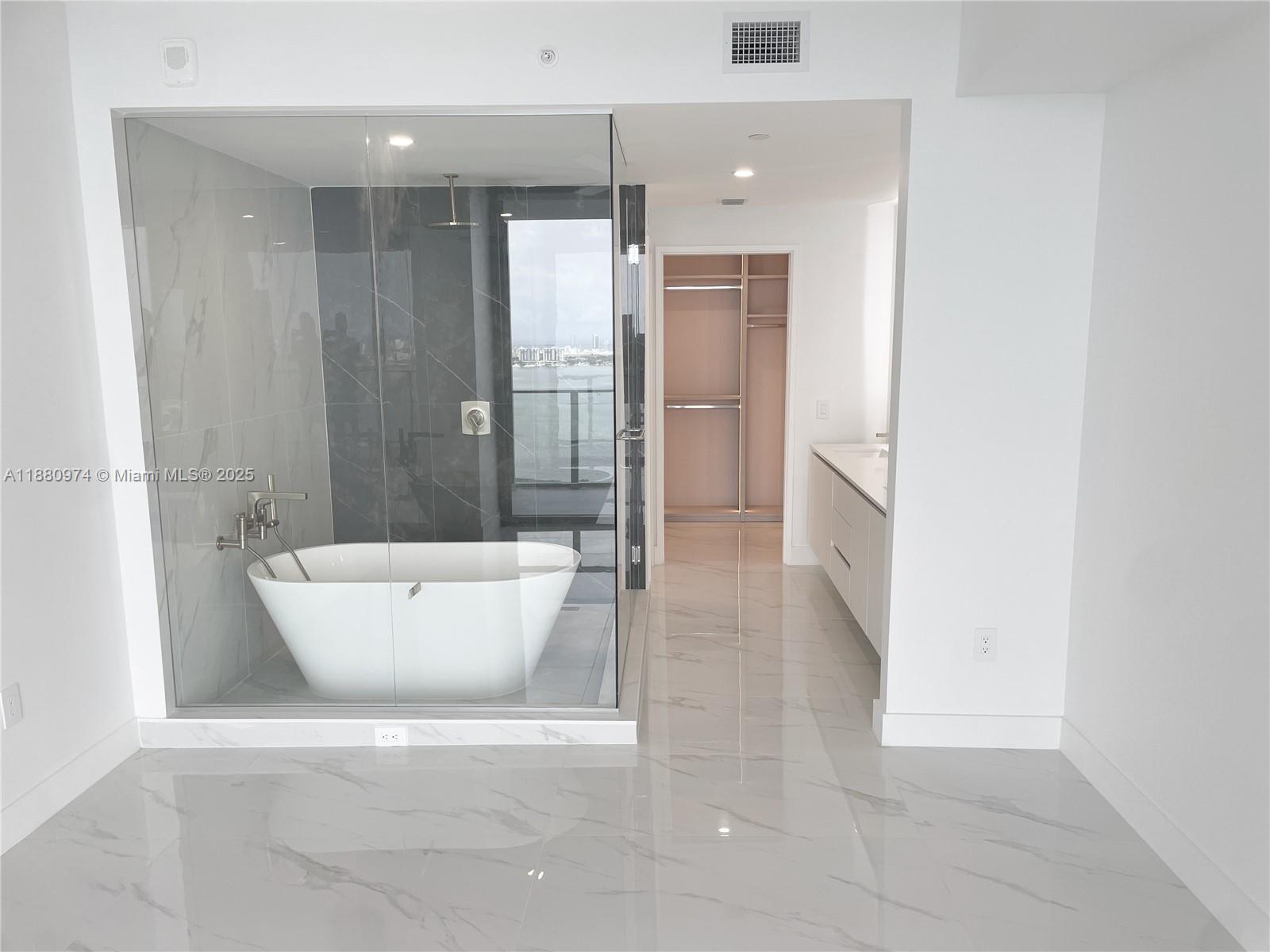 Aria Reserve South Tower - Residential Lease