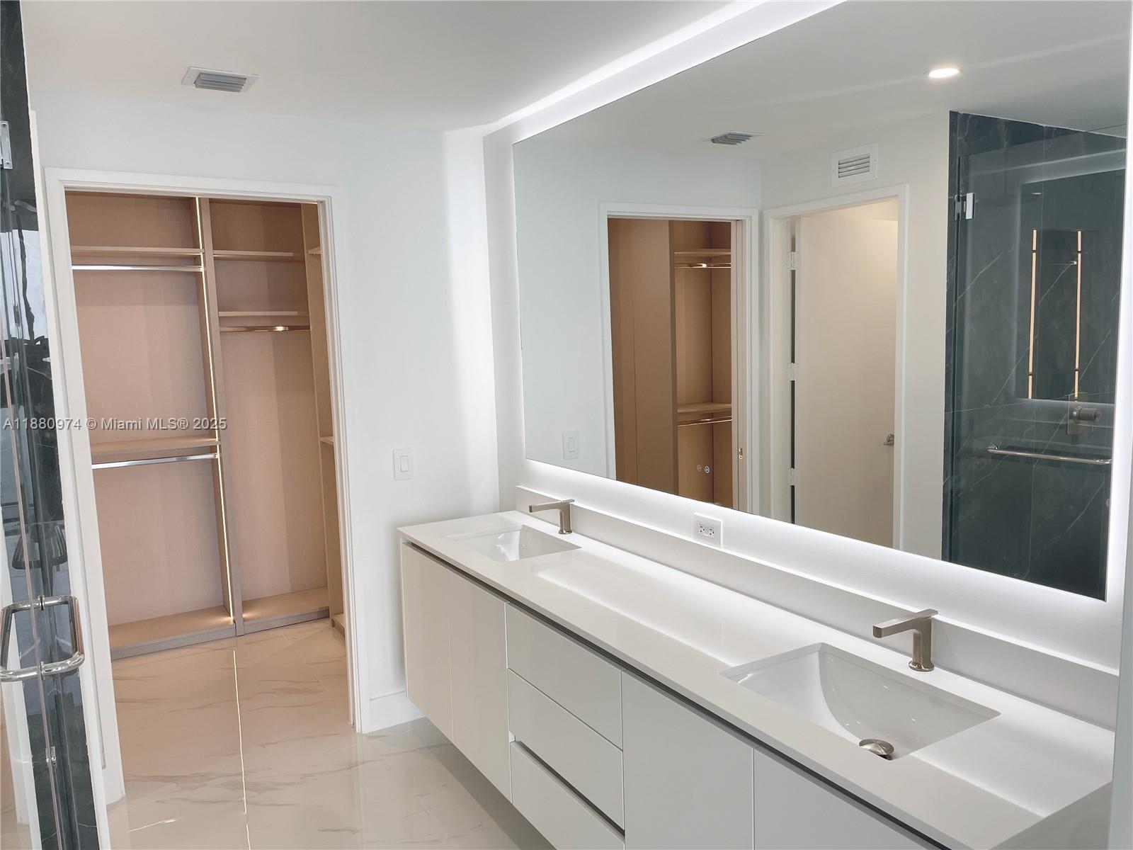 Aria Reserve South Tower - Residential Lease