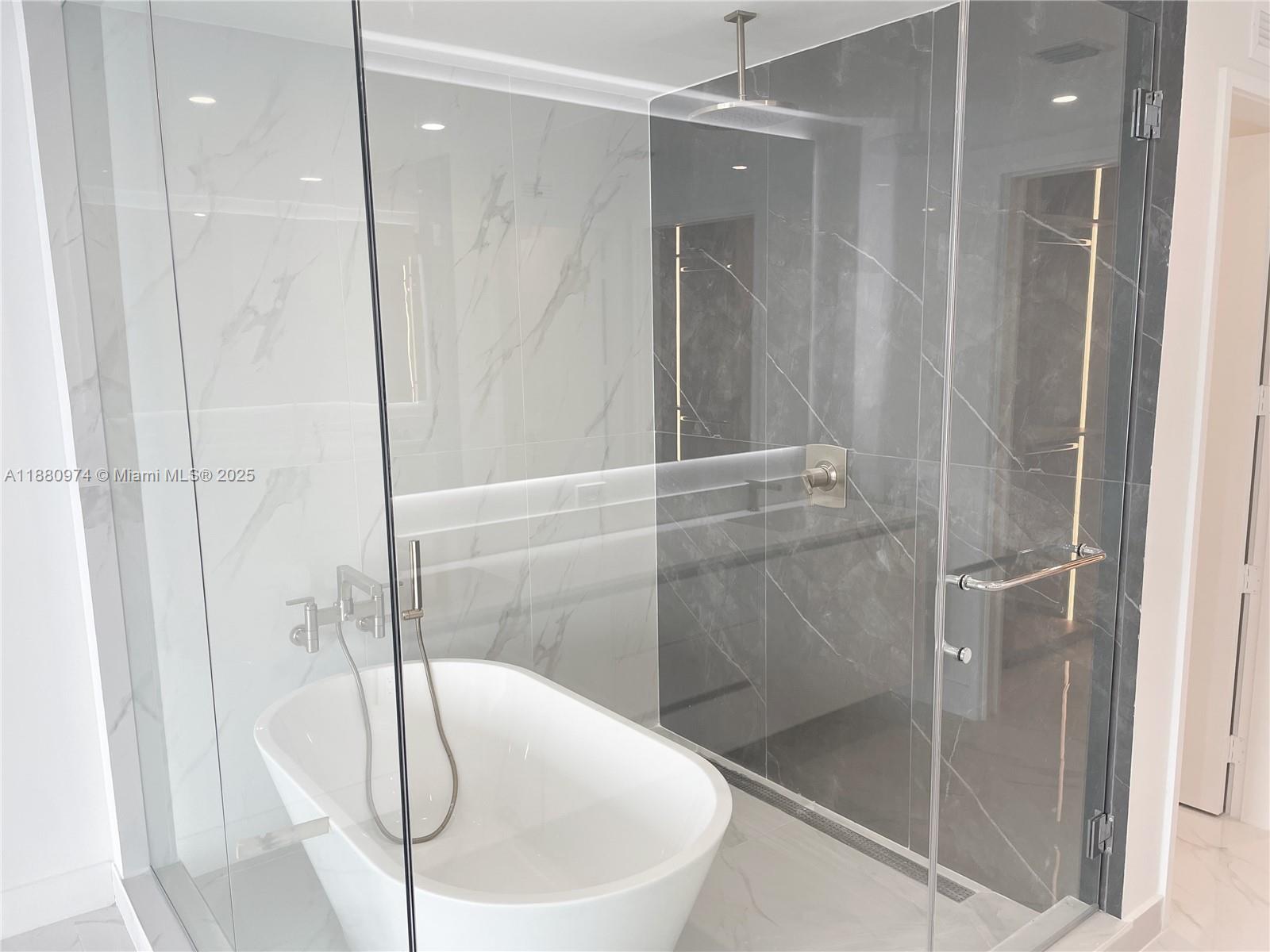 Aria Reserve South Tower - Residential Lease