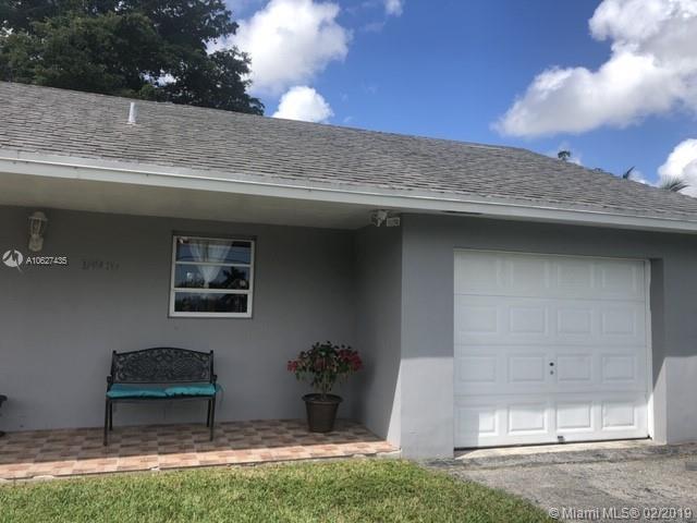 GREAT OPPORTUNITY!!! Exceptional 3/2 Home with a 1/1 Professional Garage on a 15K+ Lot w/ Ceramic Floors. Beautiful Bathrooms. Formal Family & Dining Rooms. Circular Driveway. Great Fenced Lot with Well & Fruit Trees. Easy to Show. Show Assist for All Showings. Excellent Location, you must see it