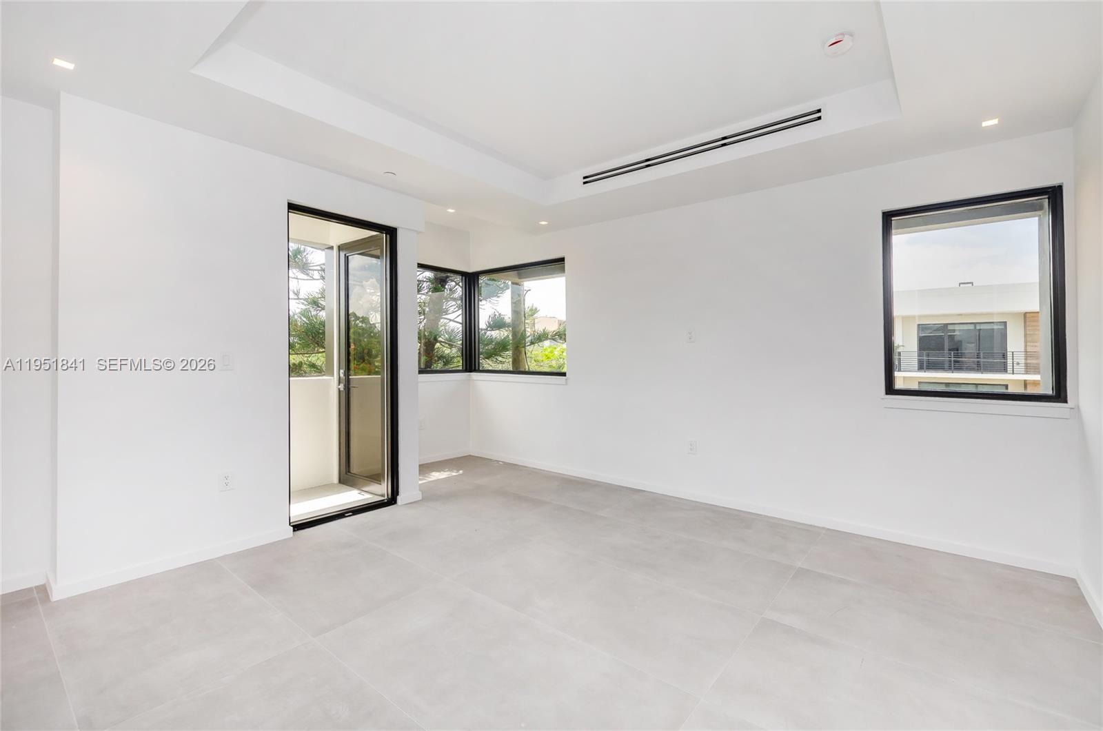 PALMHURST - Residential Lease