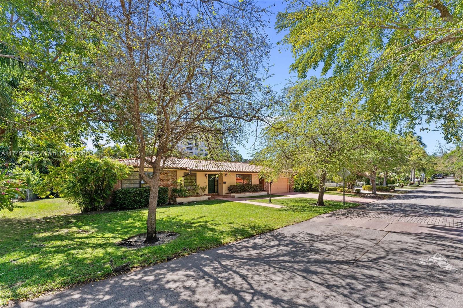 100 W Sunrise Ave