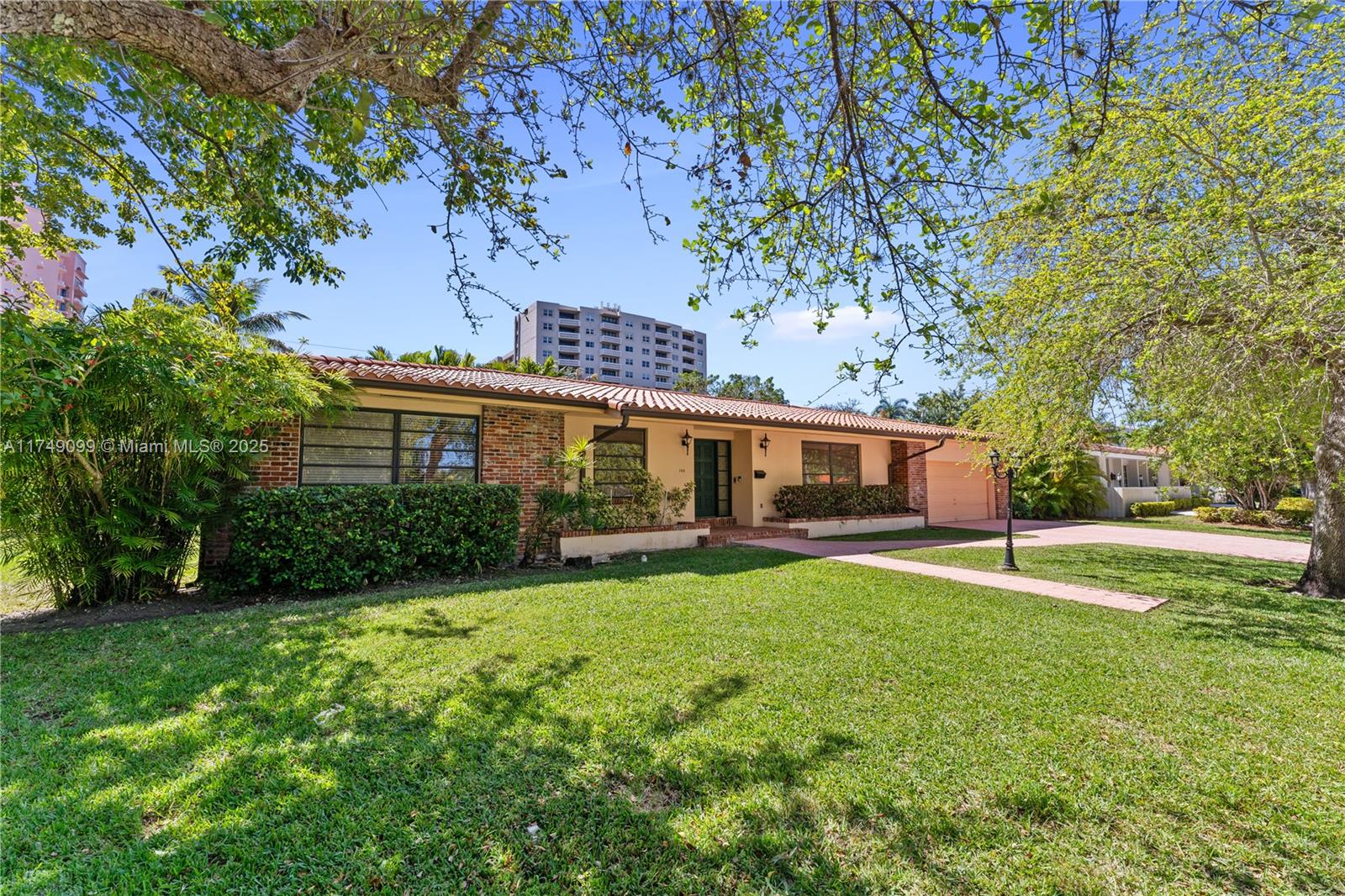 100 W Sunrise Ave