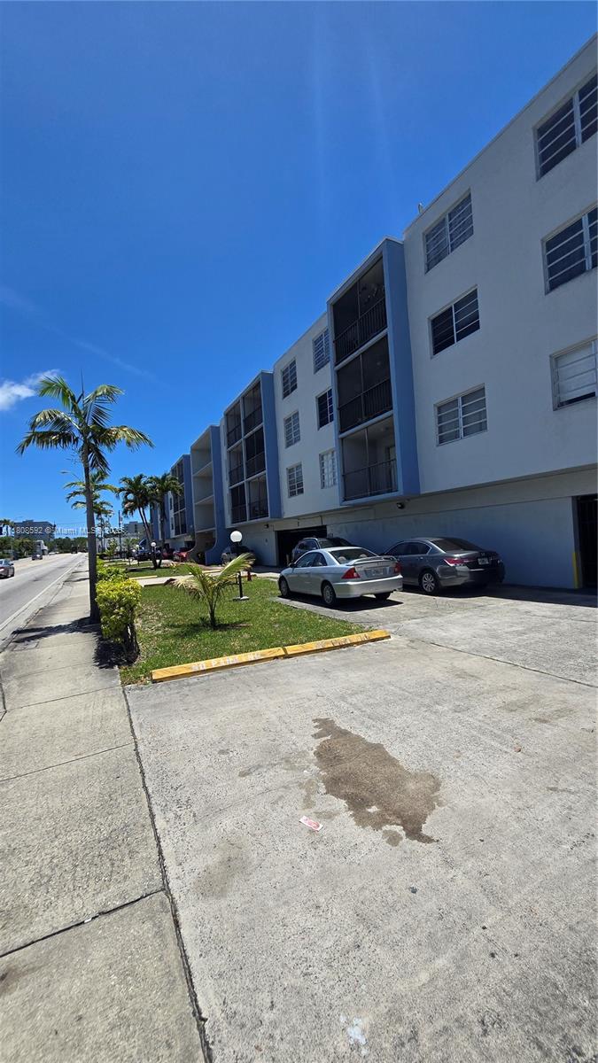 1250 Ne 125th St 220B, North Miami, Miami-Dade County, Florida - 1 Bedrooms  
2 Bathrooms - 