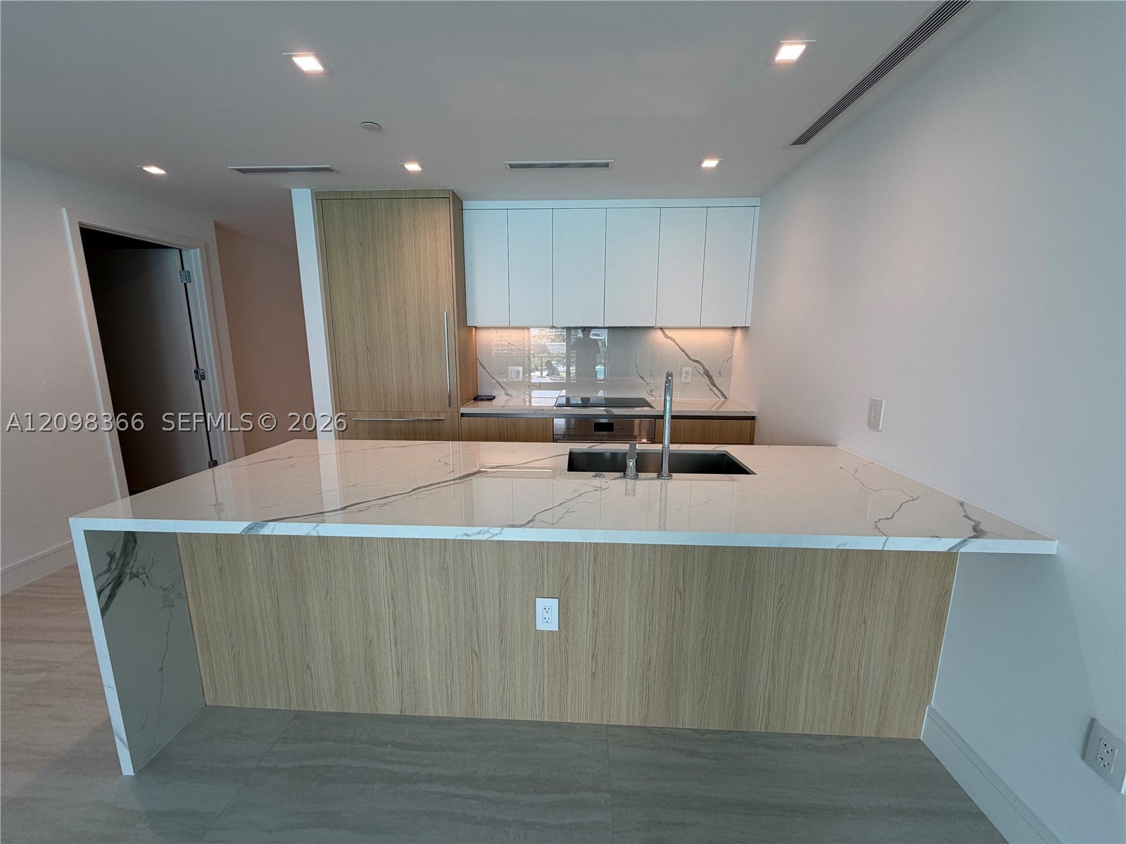 2411 Laguna Cir 408