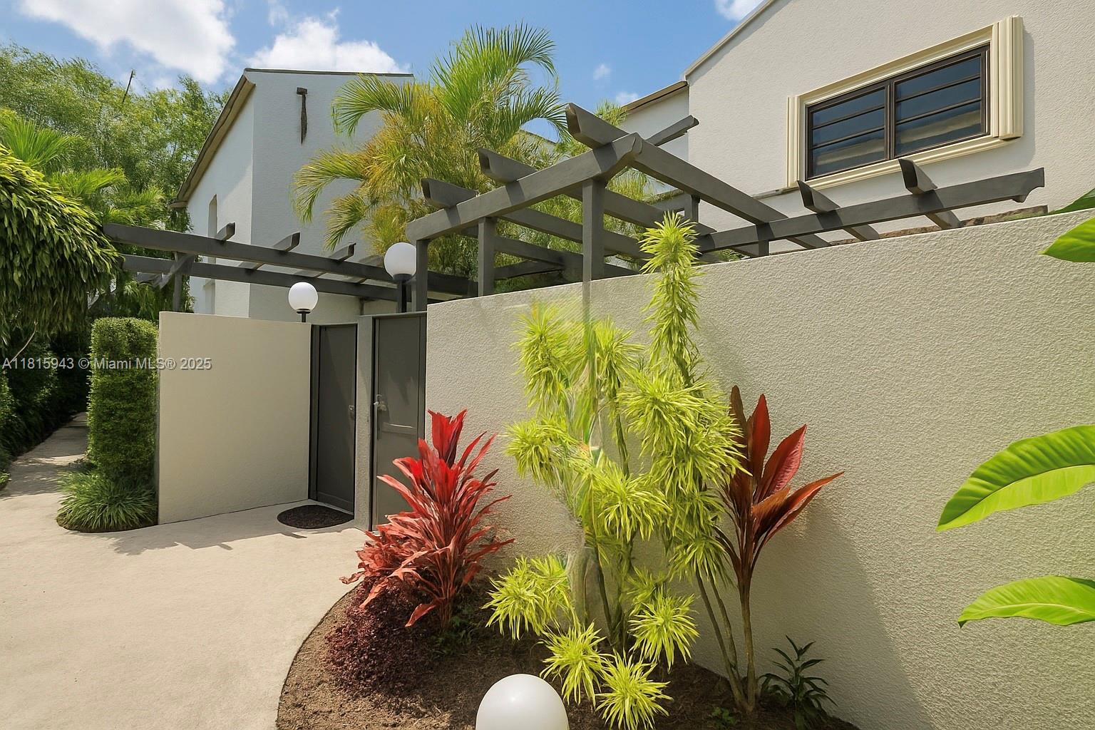 Property for Sale at 4700 Sw 67th Ave P11, Miami, Broward County, Florida - Bedrooms: 3 
Bathrooms: 3  - $585,000