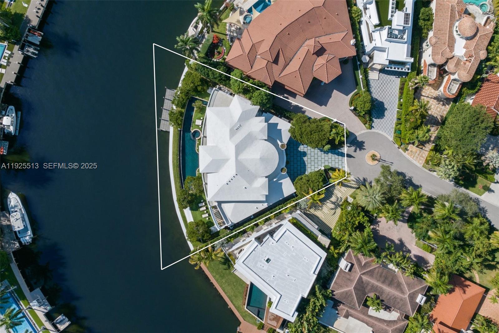 GOLDEN BEACH SEC D - Residential