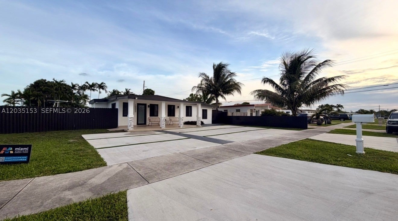 10000 SW 43rd St, Miami FL 33165