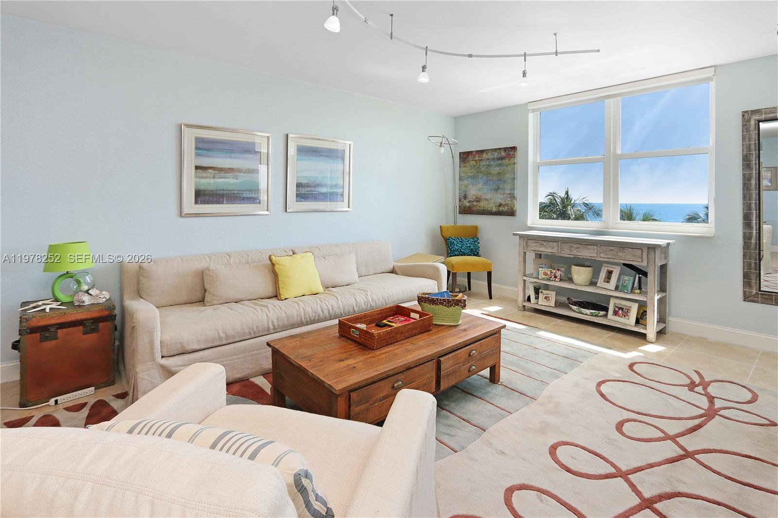 RESIDENCES ON HOLLYWOOD B - Residential