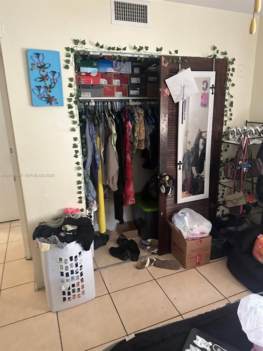 OLETA TERR N MIAMI BEACH - Residential Income