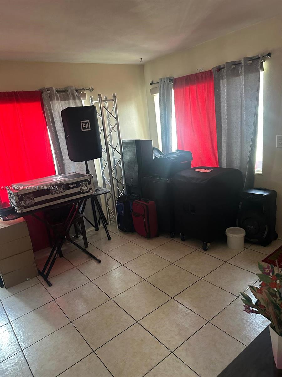 OLETA TERR N MIAMI BEACH - Residential Income