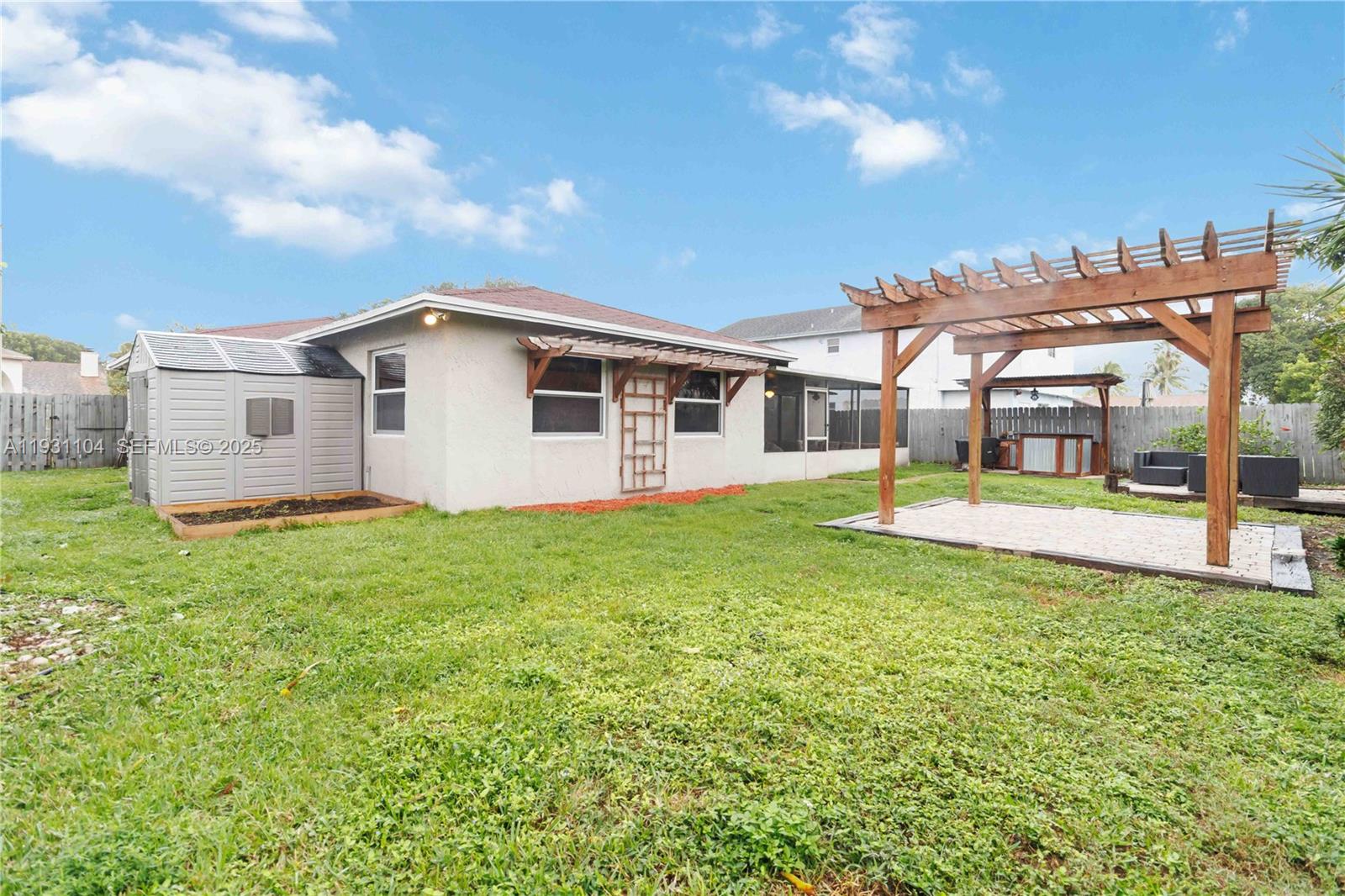 SPRINGTREE LAKES - Residential