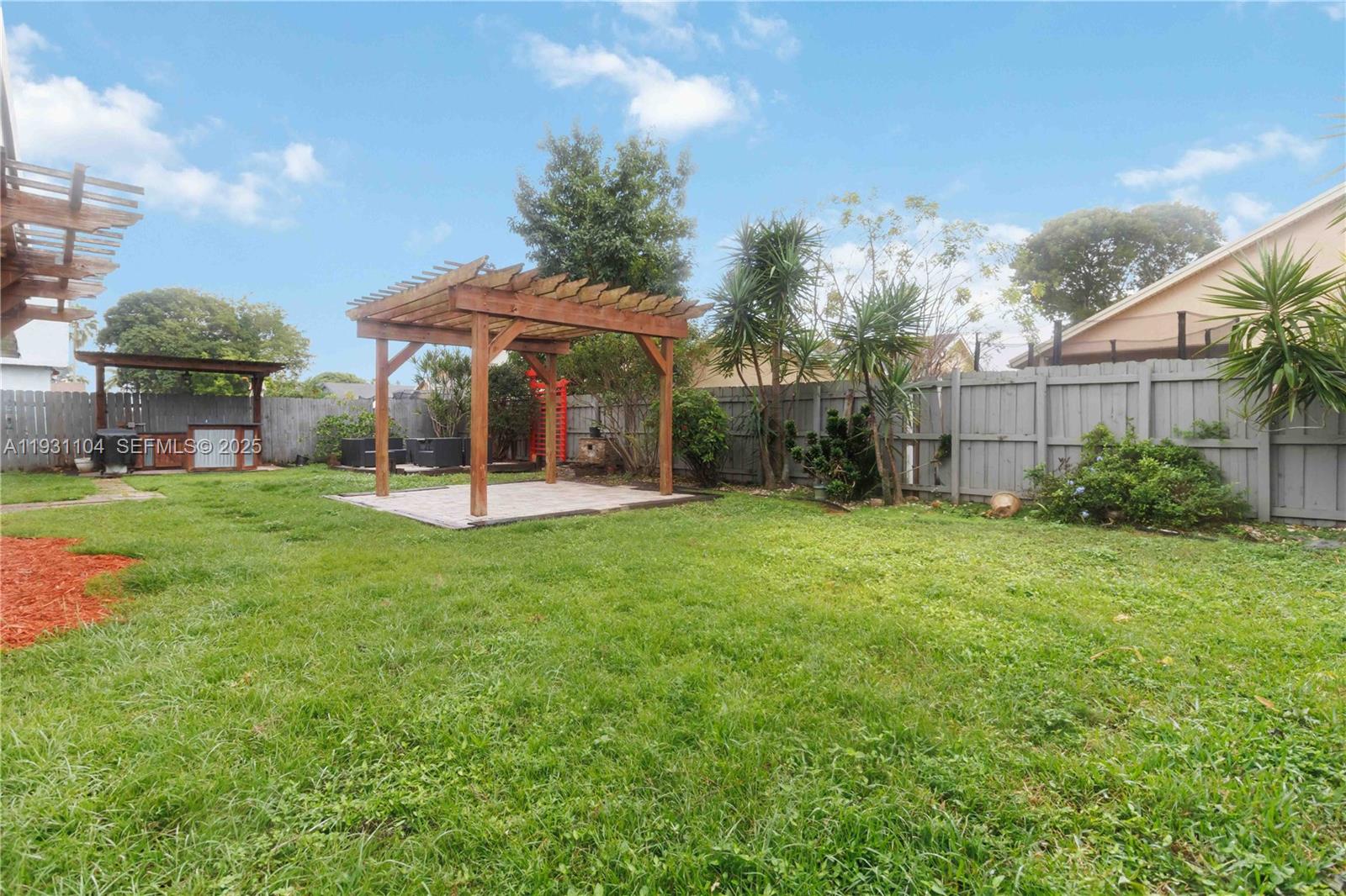 SPRINGTREE LAKES - Residential