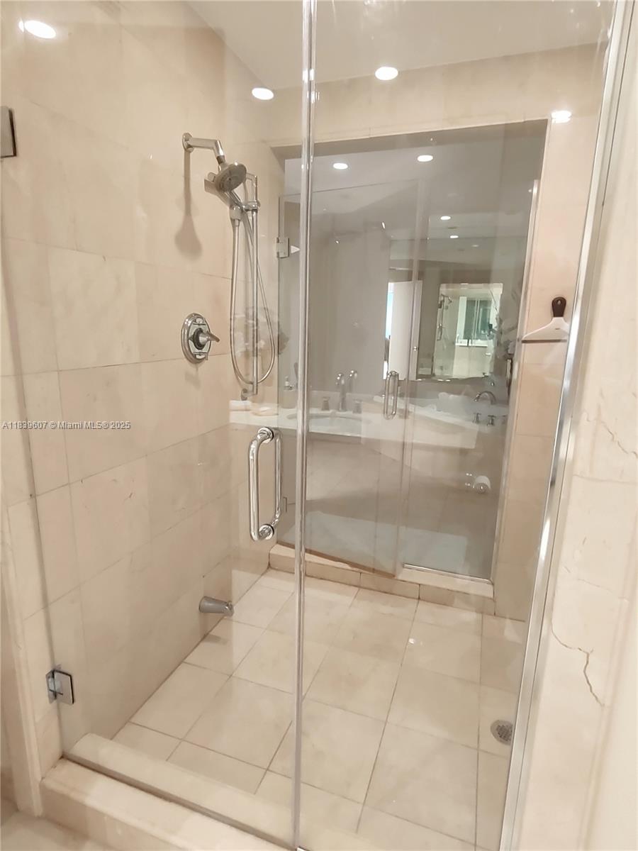 GRAND BAY RESIDENCES COND - Residential