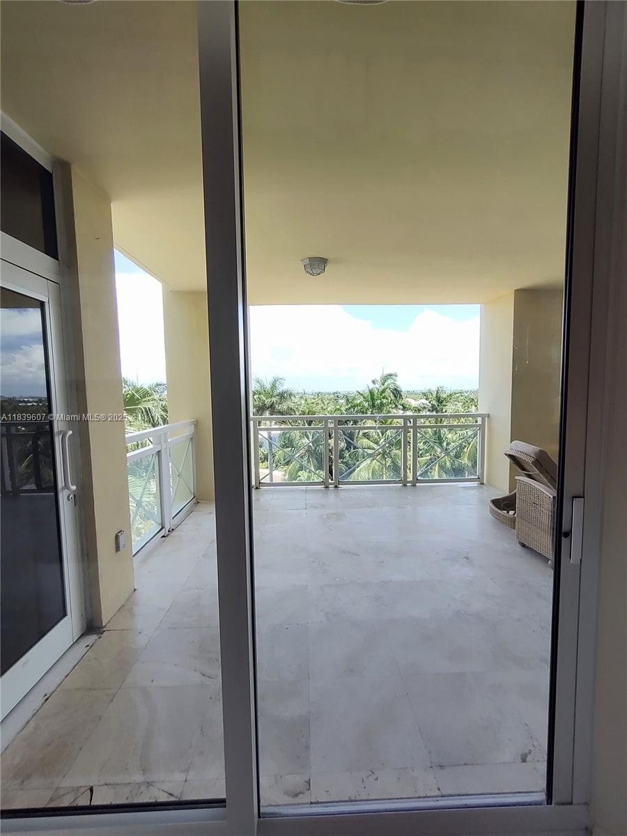 GRAND BAY RESIDENCES COND - Residential