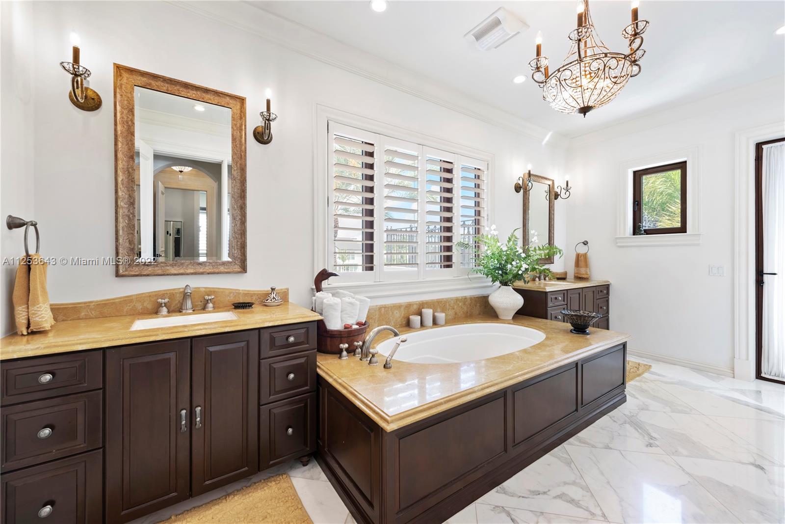 SUNRISE HARBOUR REV PL - Residential