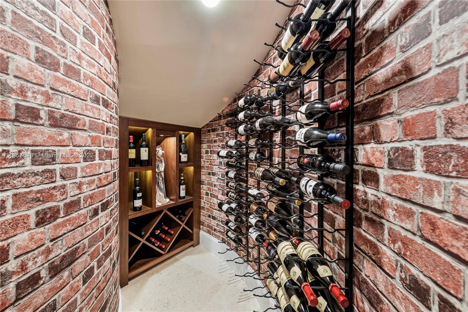 SUNRISE HARBOUR REV PL - Residential