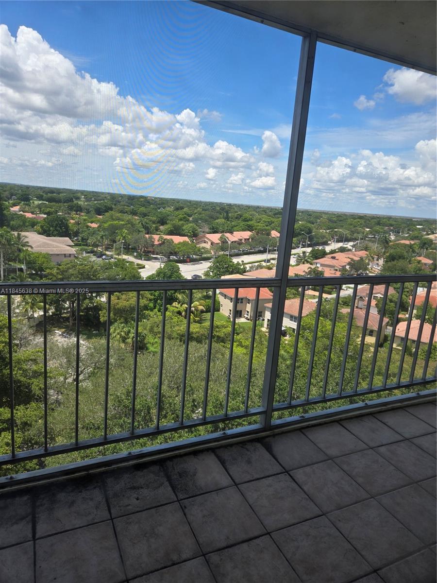 COUNTRY CLUB TOWER COROF - Residential