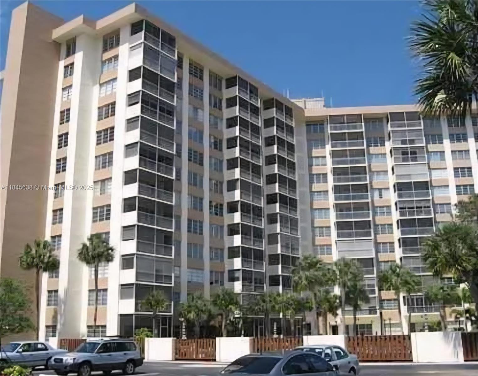 Great Location! Close to Shopping Centers and Restaurants.
Premier Concierge 55+ Community. Fitness Room, Heated Pool, concierge entrance.
Building has clear 40 yr inspection.
Building does not allow Showings after 6:00 pm or on Sundays.
Application approval process:
10% down & Minimum income requirement of $72.000
No pets