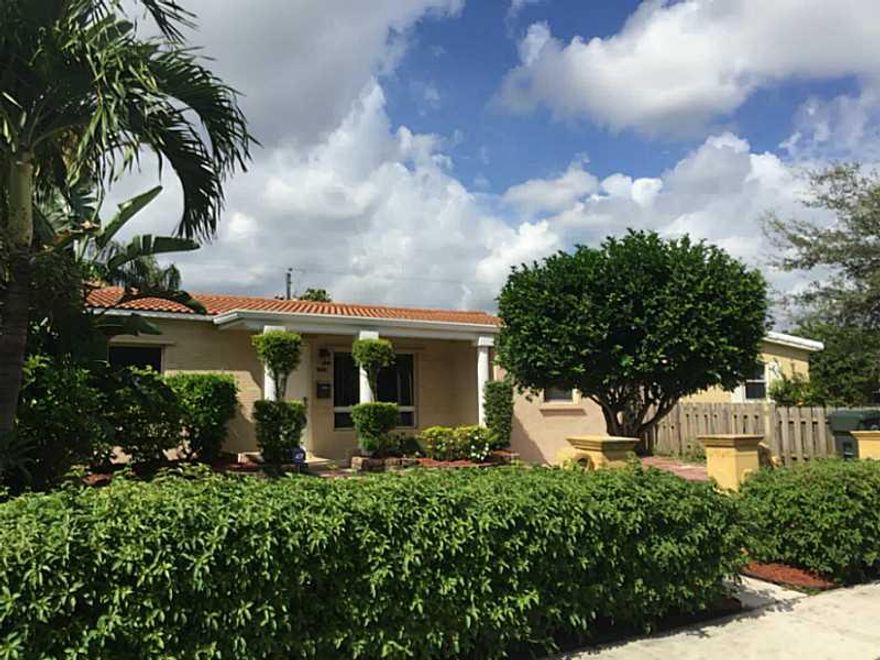 Great property in Oakland Park, FL, offers a stunning layout. Enjoy peace of mind and the best quality ownership for a rental in the area. ONLY ONE MONTH DEPOSIT REQUIRED for qualified tenants. All kitchen appliances installed and maintained by landlord.  One or Two years lease welcome in this beautiful home. PET FRIENDLY (some restrictions may apply). Easy to show - Vacant.