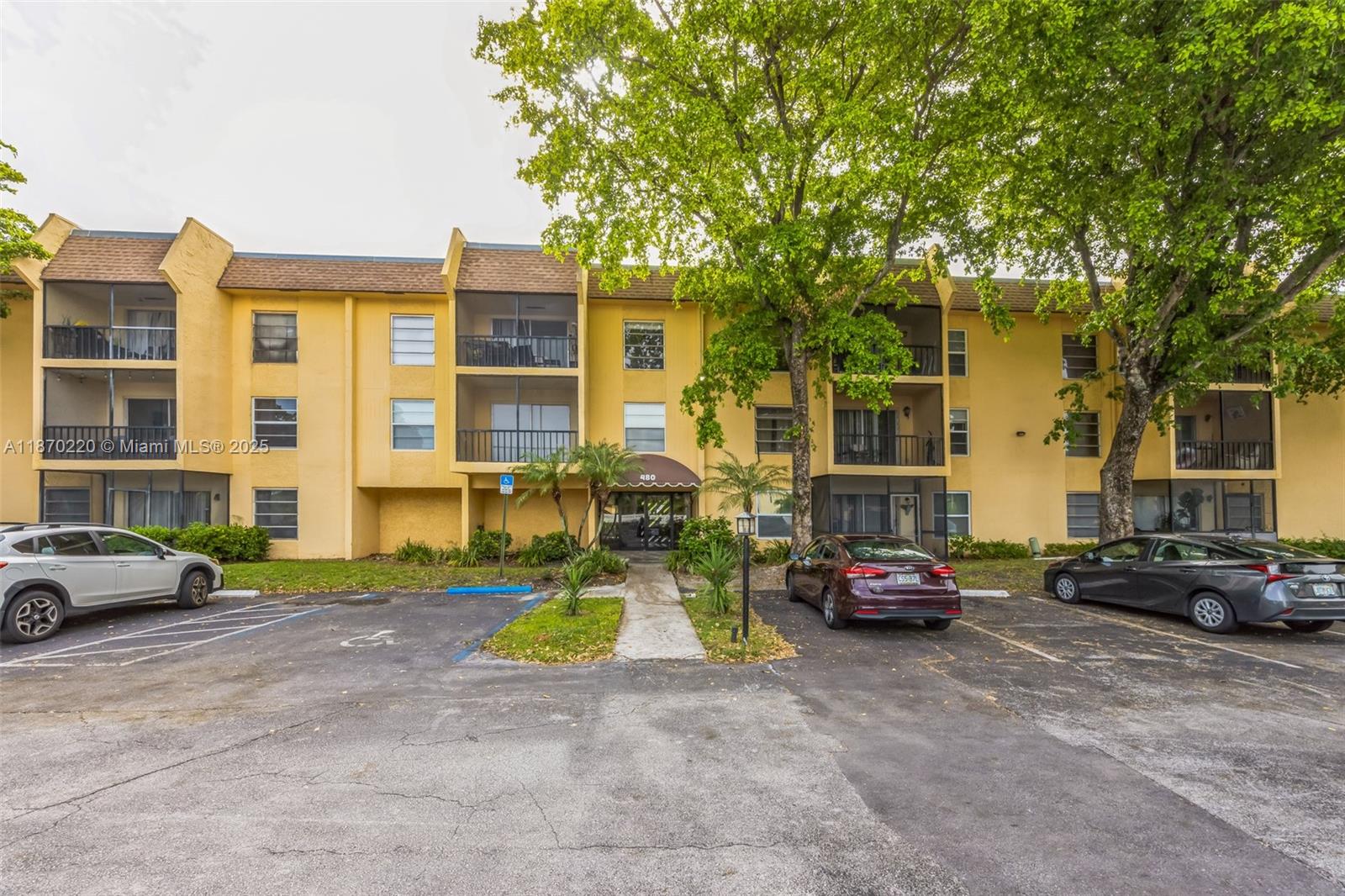 CASA DEL RIO CONDO - Residential Lease