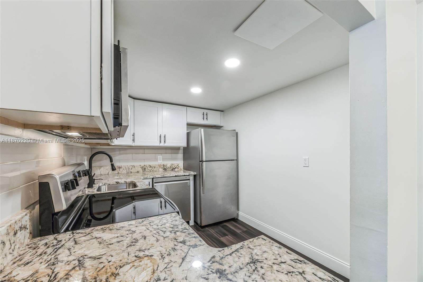 CASA DEL RIO CONDO - Residential Lease