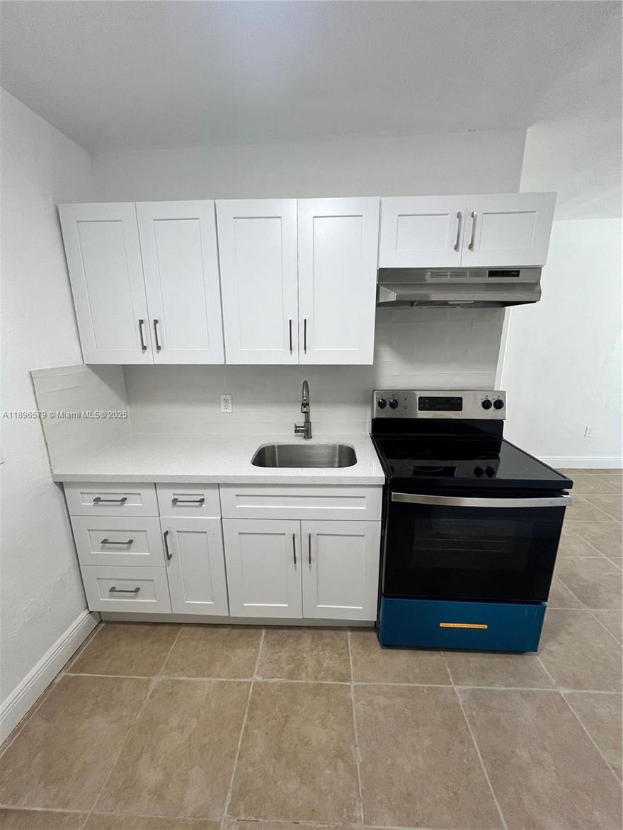 This is a beautiful 2 bedroom in the up and coming Ojus neighborhood. Rapid approval and rapid move in! Brand new kitchen with wood cabinetry and stainless steel appliances! Located within minutes of the Aventura Mall, Brightline Train Station, and Sunny Isles Beach.