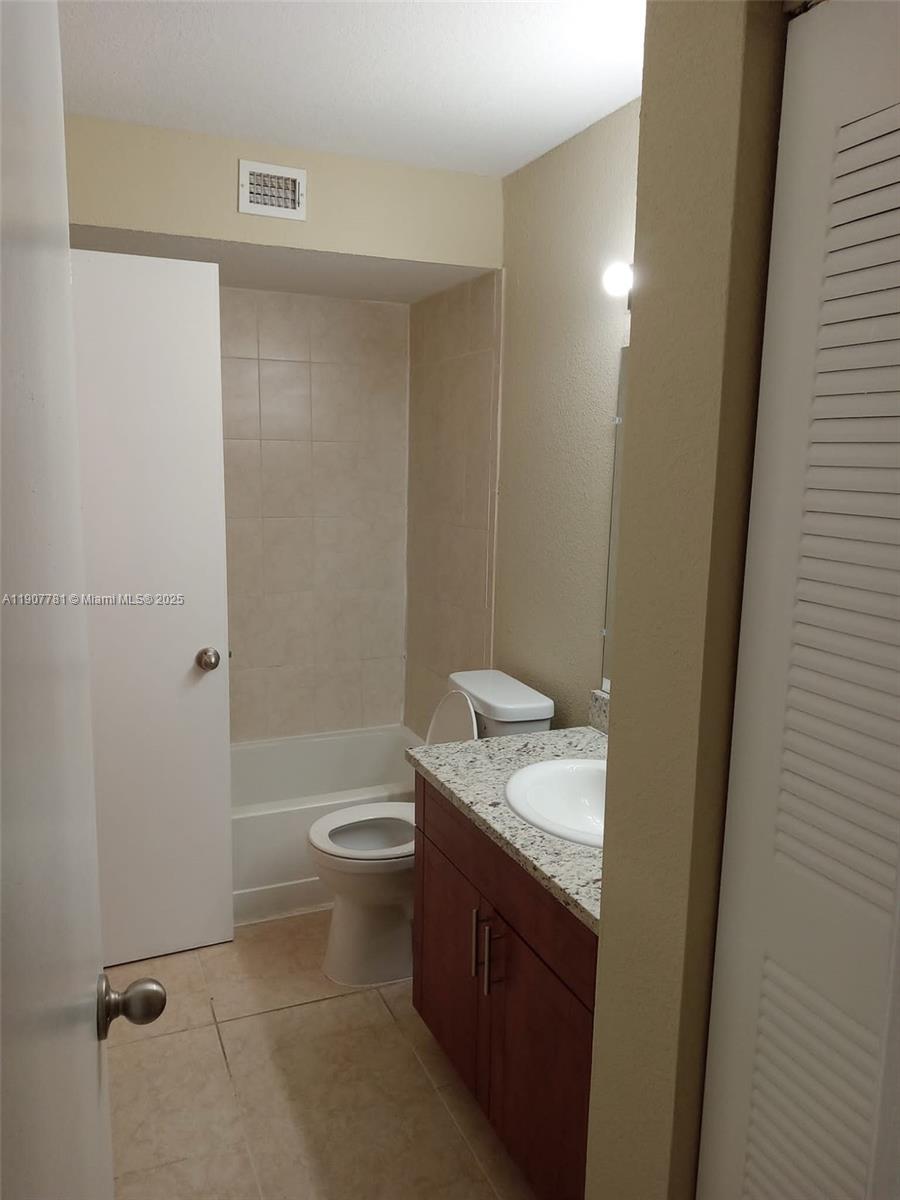 ISLES AT LAGO MAR CONDO - Residential Lease