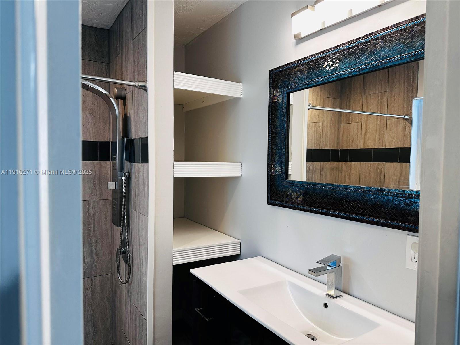 SUNRISE GOLF VILLAGE SEC - Residential