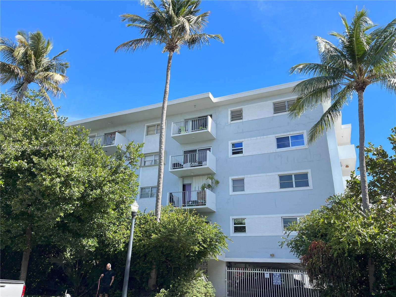 Beautiful South Point 1 Bed/1 Bath condo, Completely renovated Condo Unit in a secured and gated building in  South of Fitfth with ASSIGNED PARKING. Fully furnished or Unfurnished truly amazing one of the best buildings on SOFI! Fully renovated unit, Updated KITCHEN and bathroom, Washer and Dryer, parking, dishwasher & balcony. Lots of closet space. AVAILABLE MARCH 5th. South Pointe Elementary School just three blocks from unit. 
TEXT AGENT for appoinment.