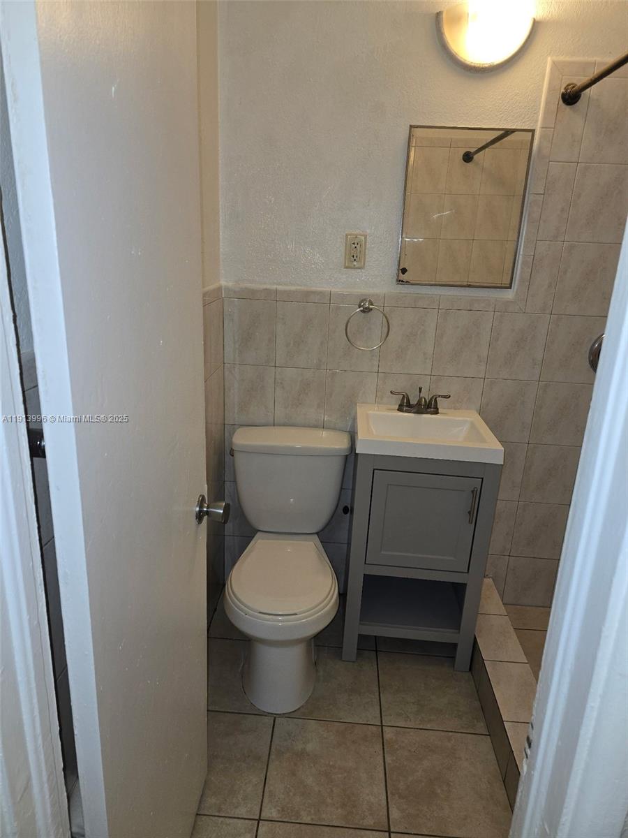 CARMEL VILLAS CONDO - Residential Lease