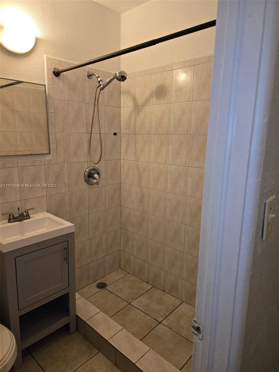 CARMEL VILLAS CONDO - Residential Lease