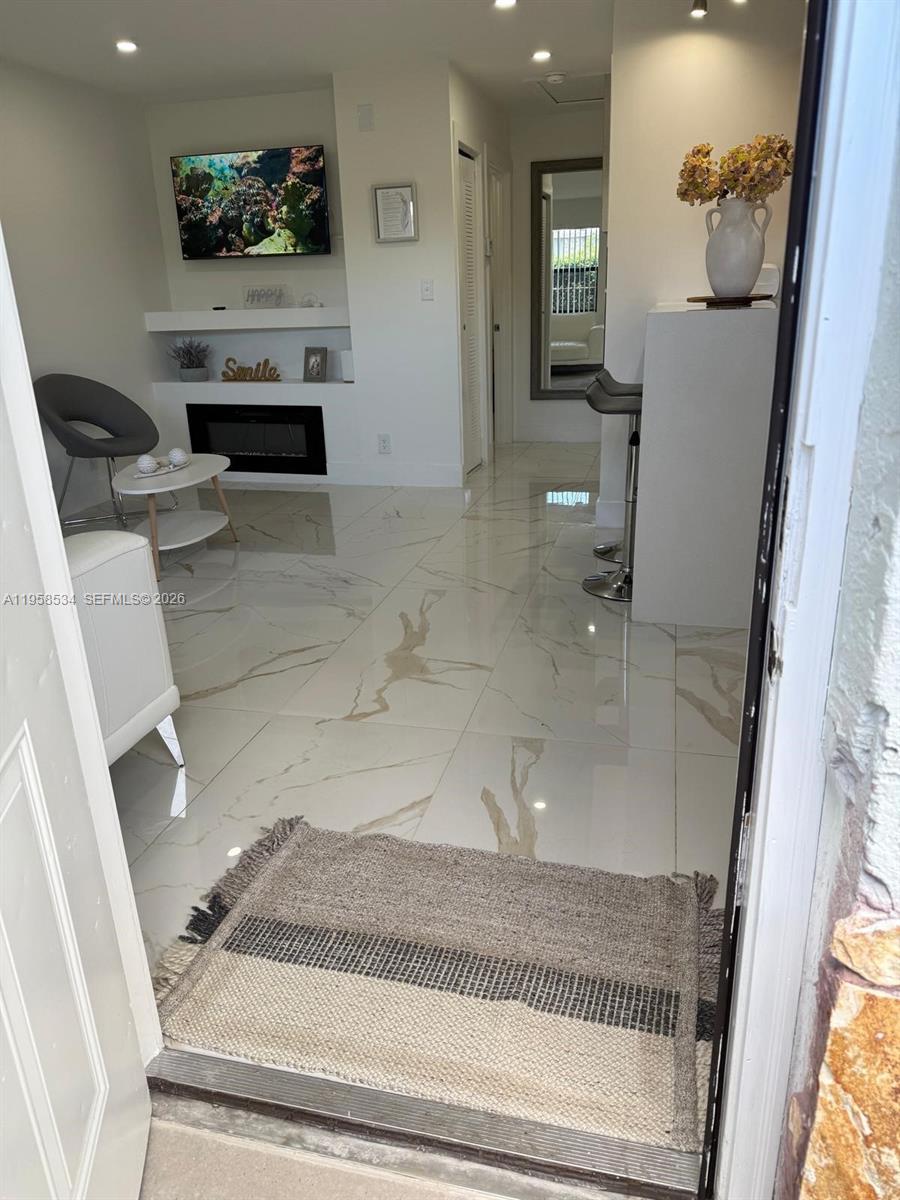 OCEAN PARK - Residential Lease