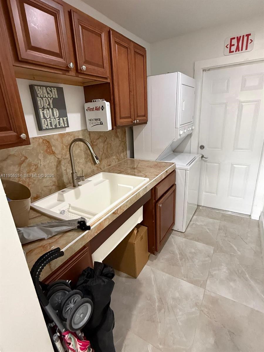 OCEAN PARK - Residential Lease