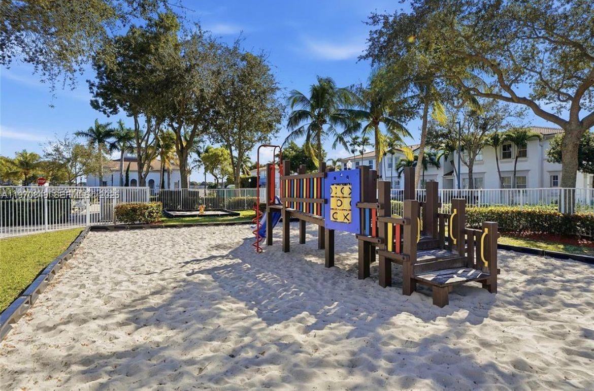 VILLAS AT NAUTICA THREE C - Residential