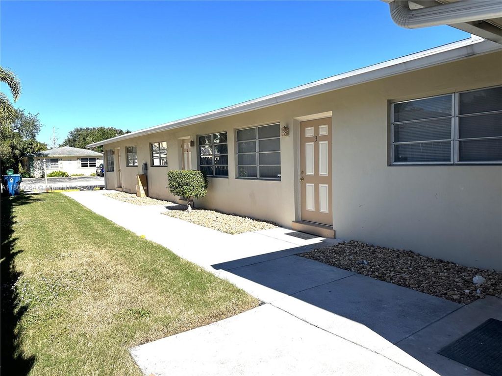 Photo of 716 SE 16th St #2, Fort Lauderdale, FL 33316 (MLS # A11869064)