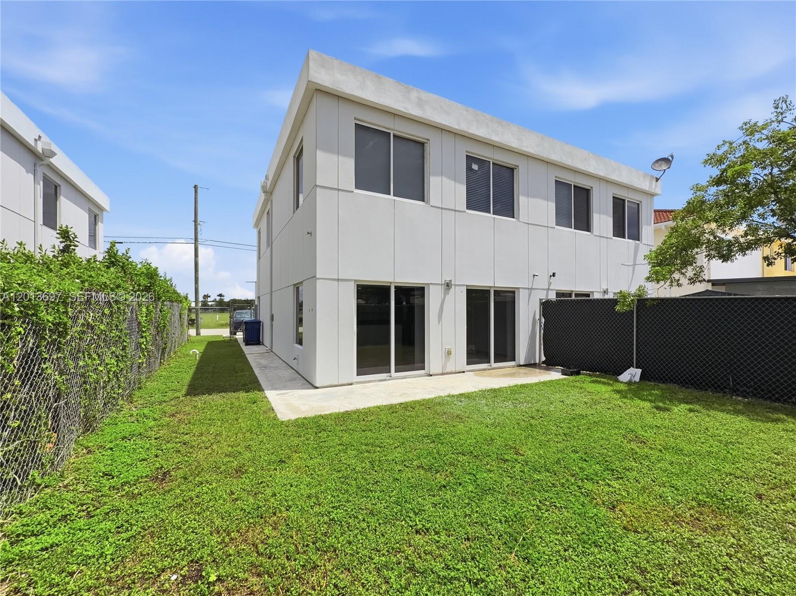 VITRAN AT NARANJA ESTATES - Residential Lease