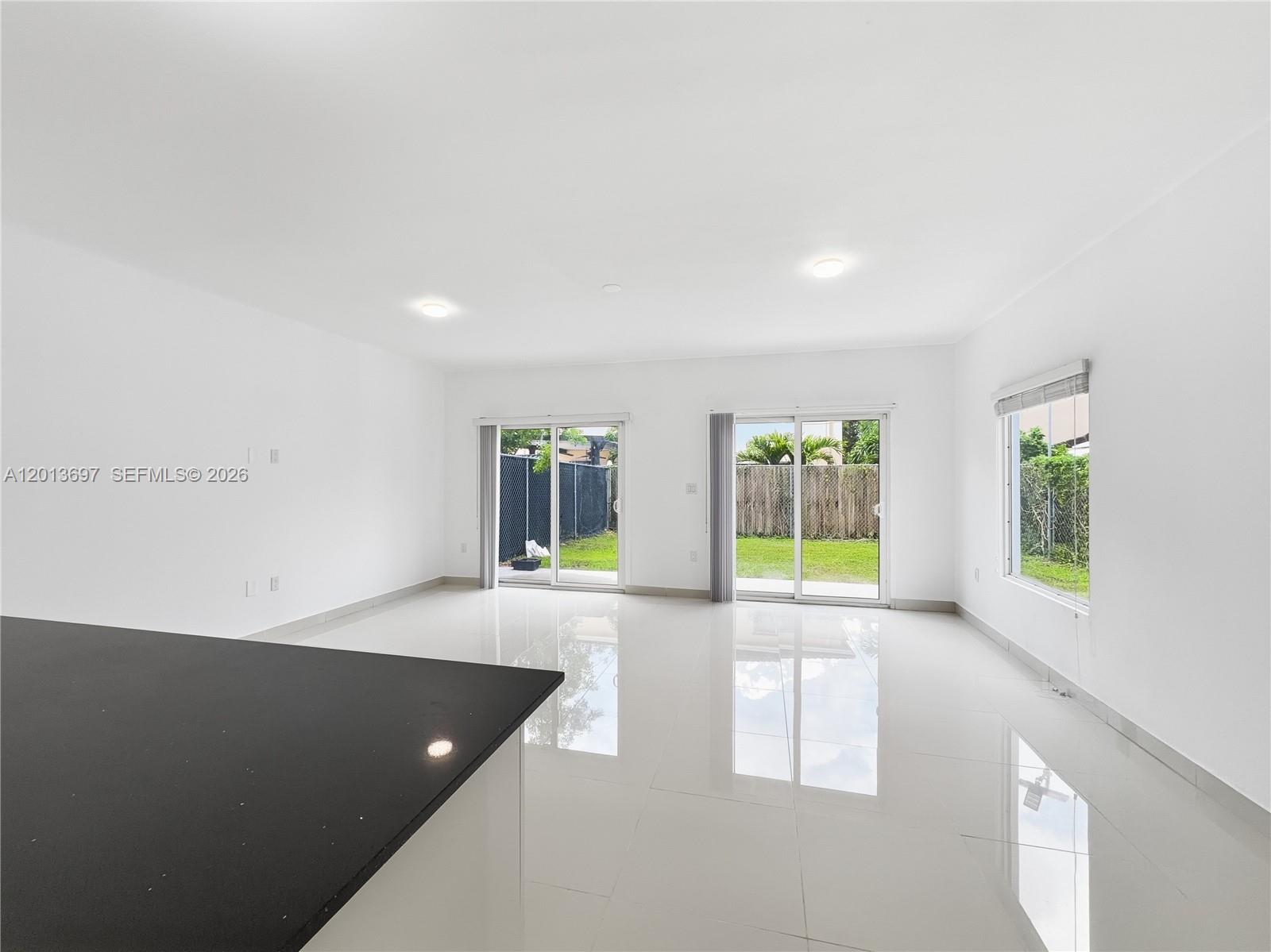 VITRAN AT NARANJA ESTATES - Residential Lease