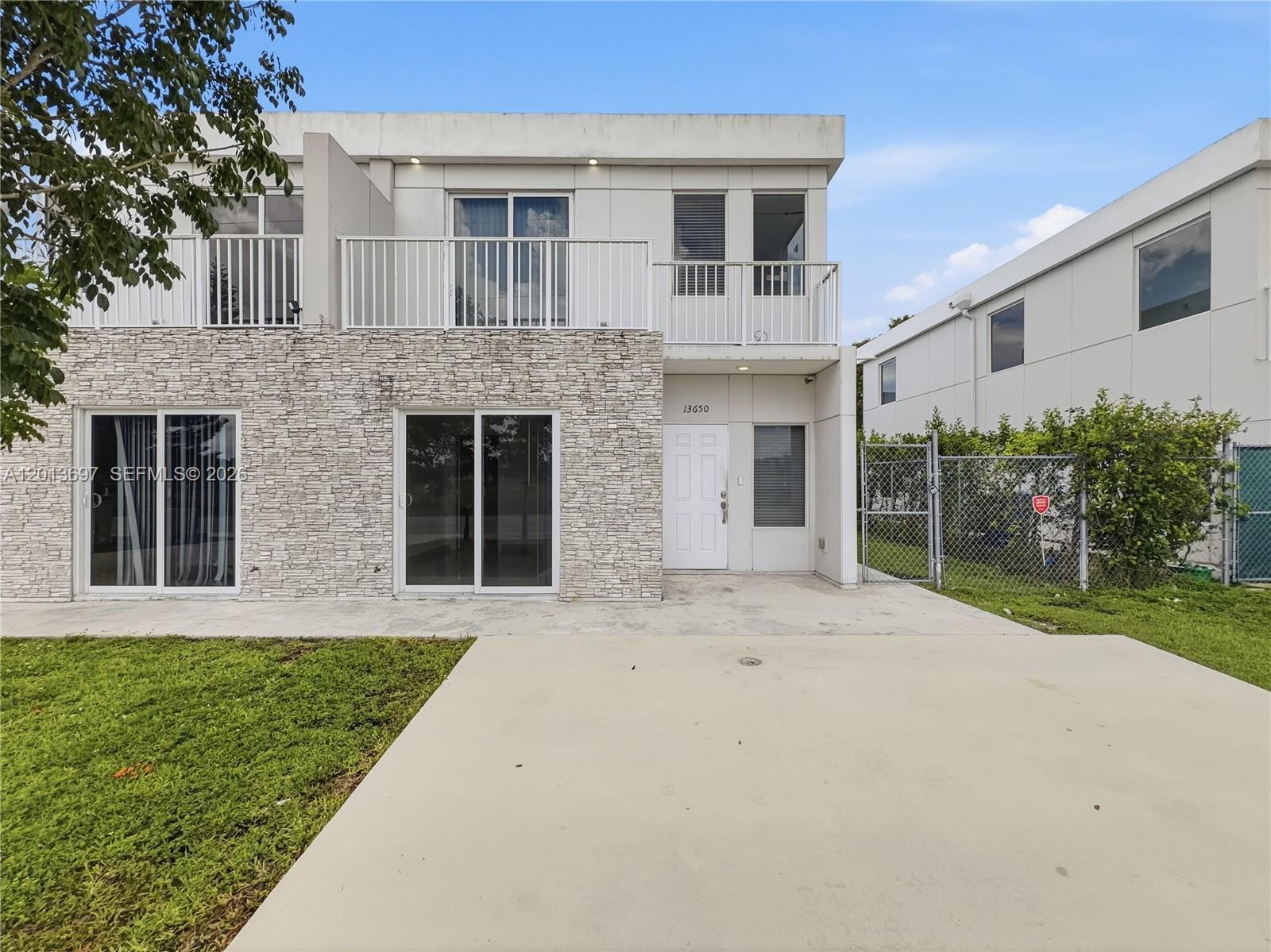 VITRAN AT NARANJA ESTATES - Residential Lease