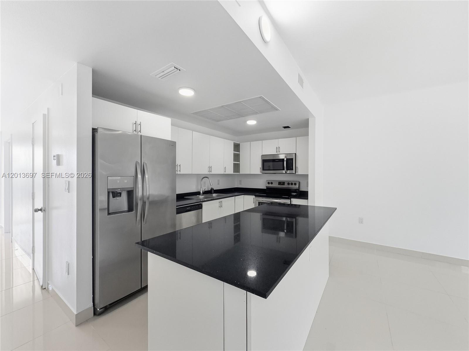 VITRAN AT NARANJA ESTATES - Residential Lease