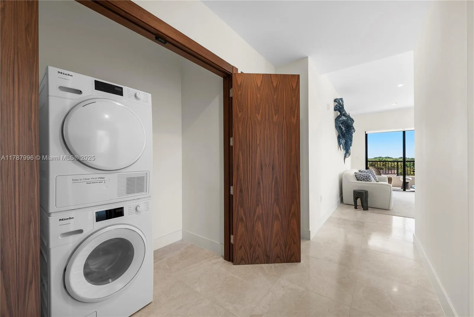 Coral Gables, Florida 33134, United States, 2 Bedrooms Bedrooms, ,2 BathroomsBathrooms,Residential,Active,114868