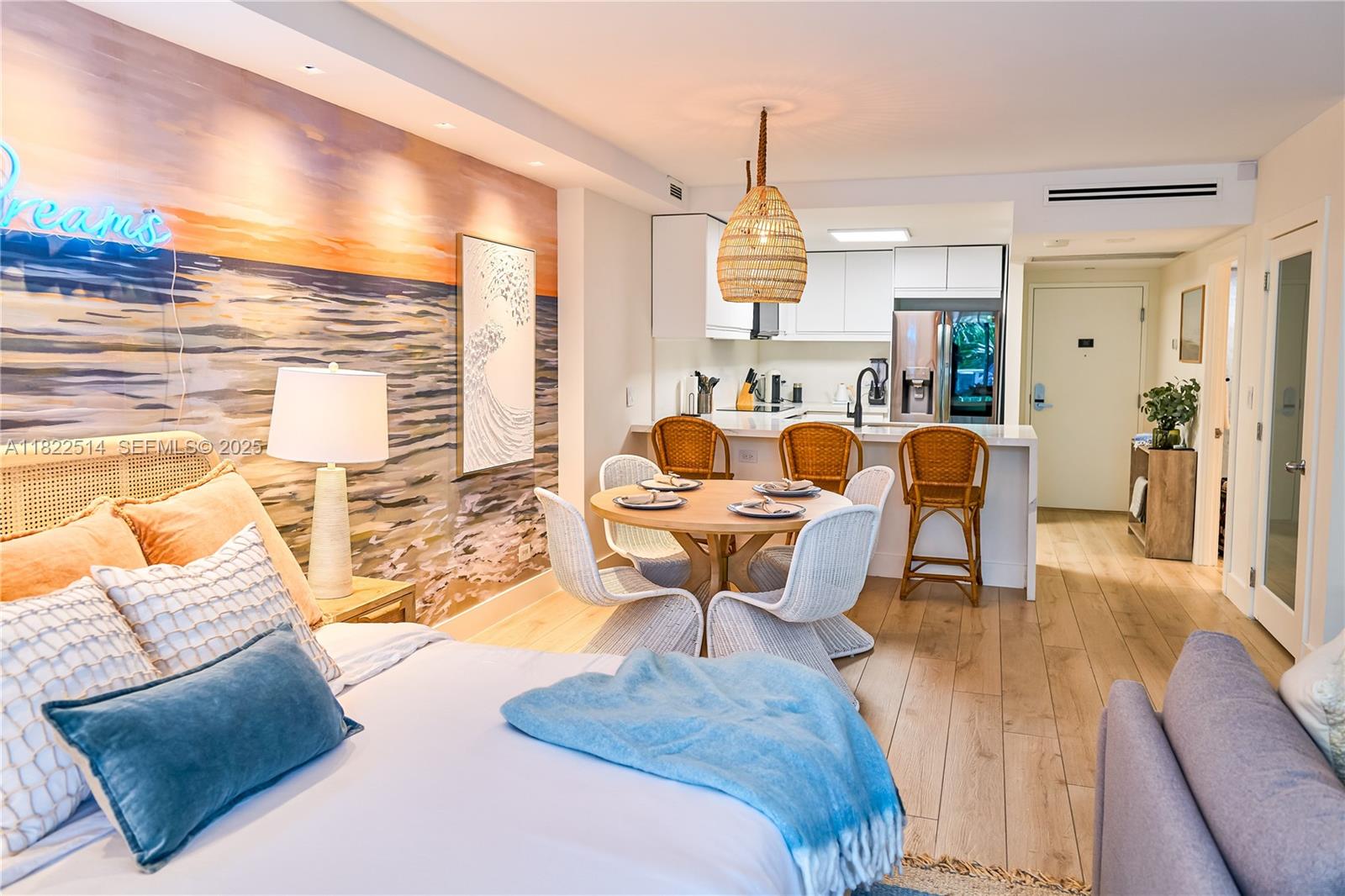 2301 Collins Ave 329