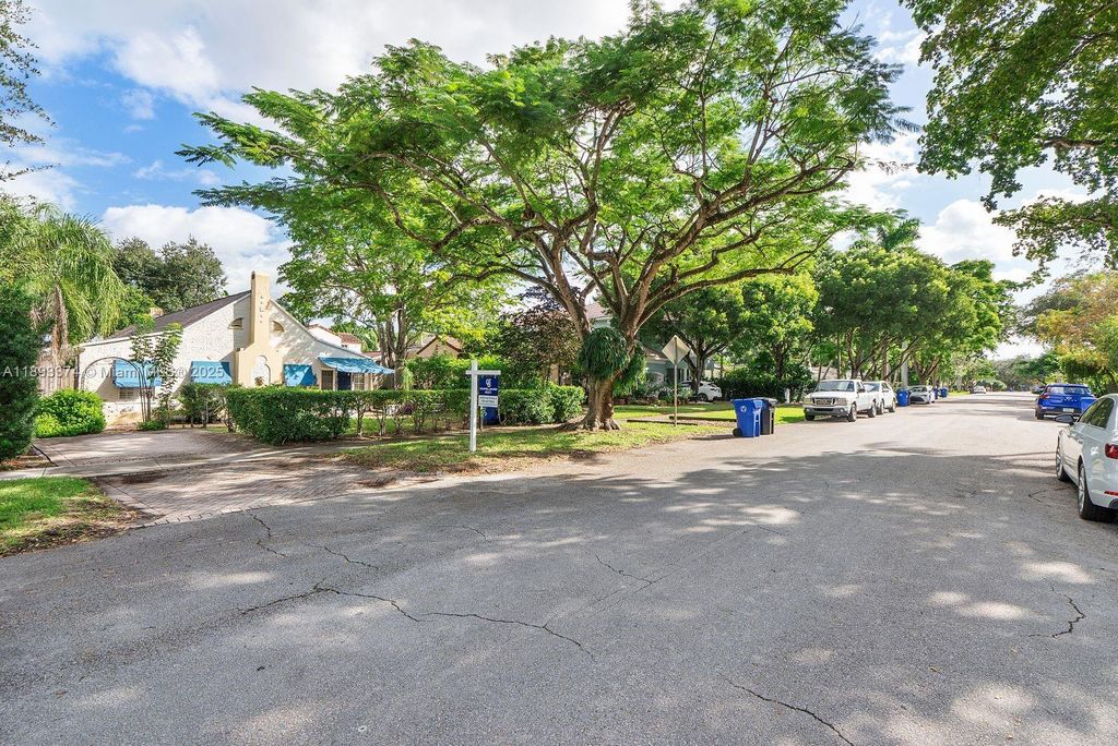 Photo of 909 SE 5th Ct, Fort Lauderdale, FL 33301 (MLS # A11893374)