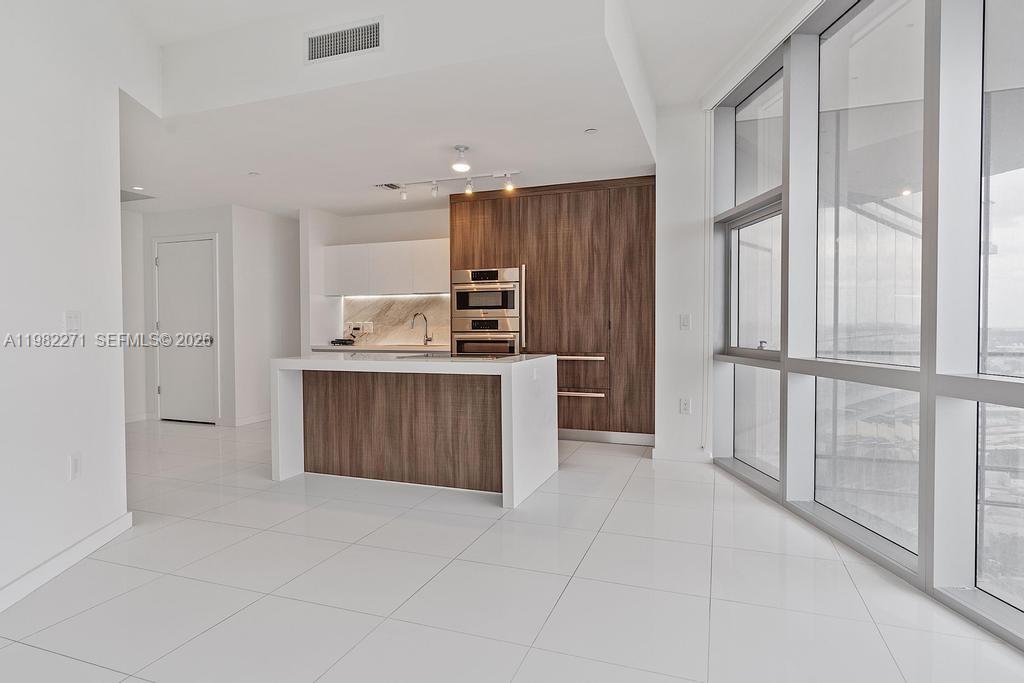 PARAMOUNT MIAMI WORLDCENTR - Residential