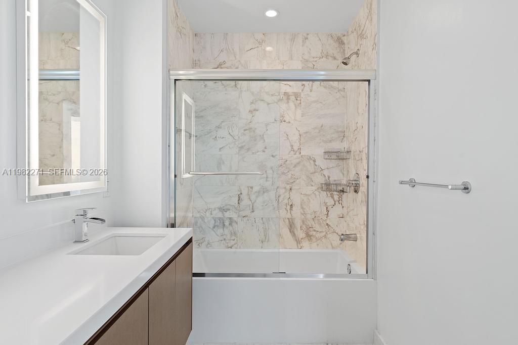 PARAMOUNT MIAMI WORLDCENTR - Residential