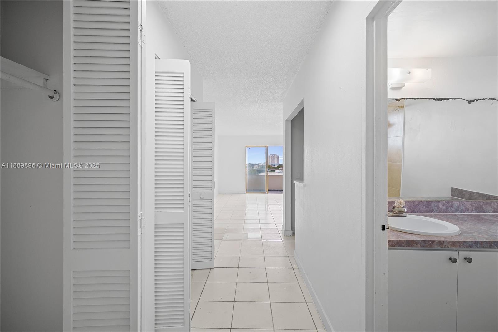 BAYSHORE YACHT & TENNIS C - Residential