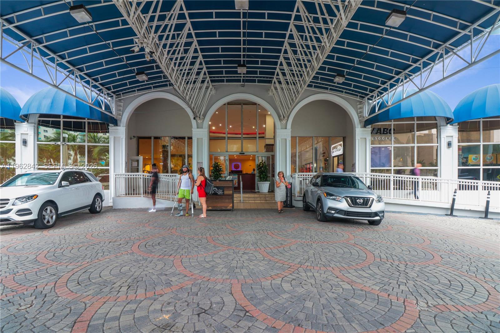 19201 Collins Ave 439